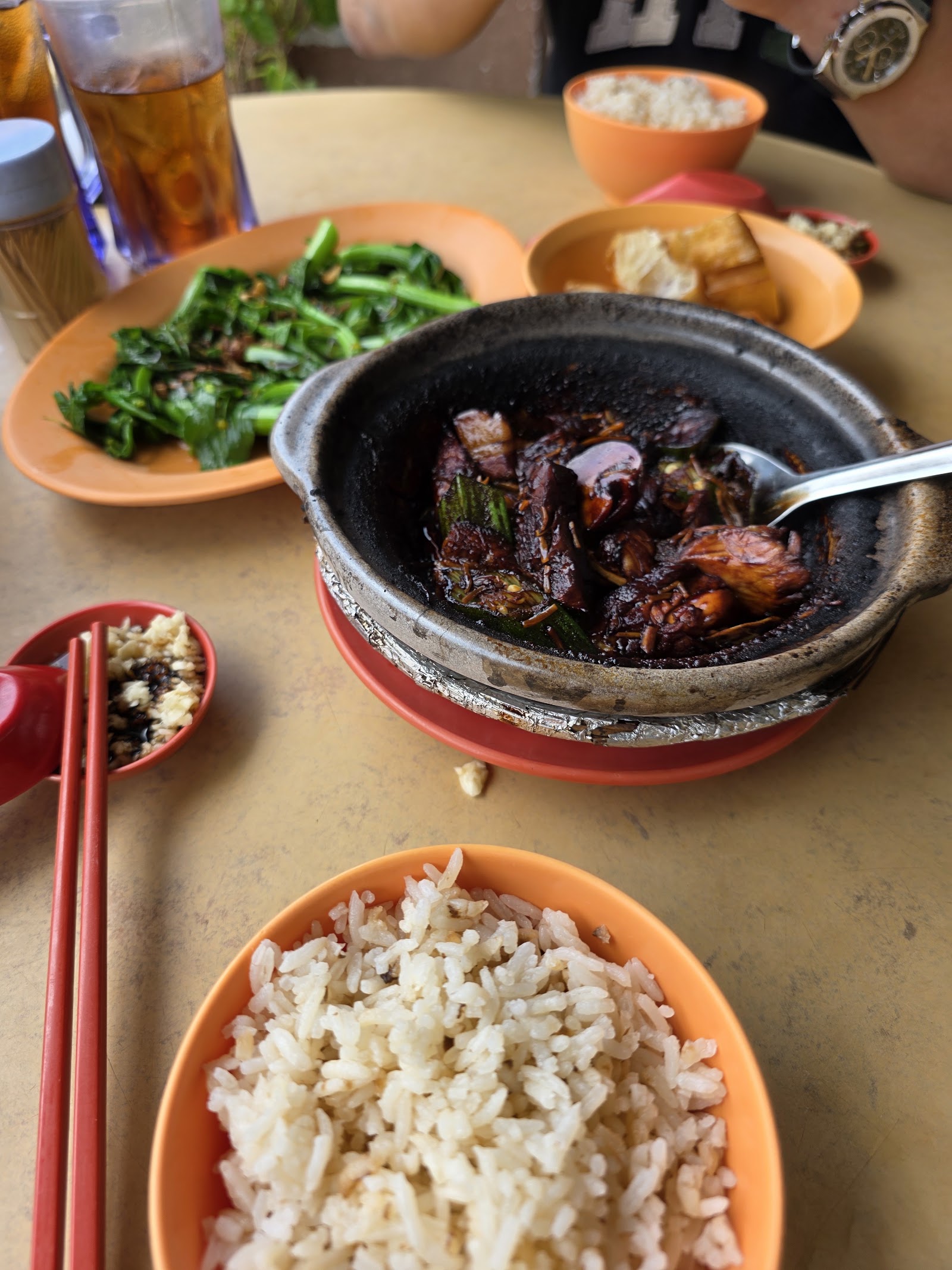 亚山肉骨茶王 8